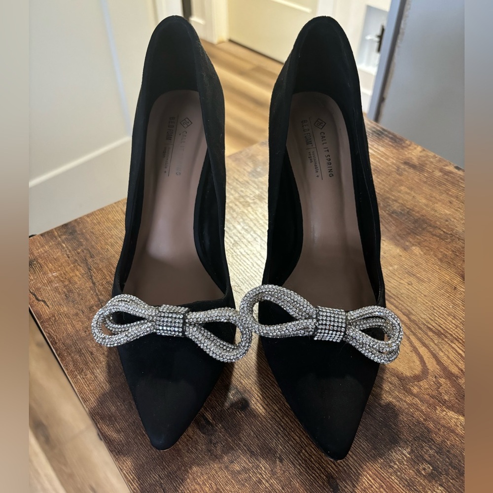 Black stiletto with silver bow